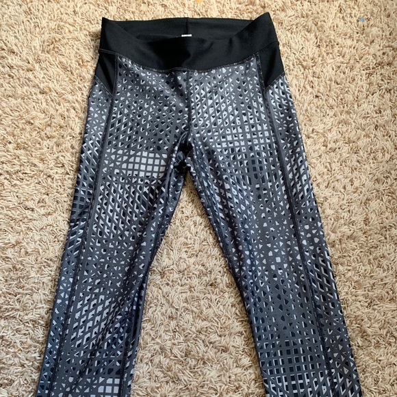 Under Armour Capri Leggings - Picture 2 of 5